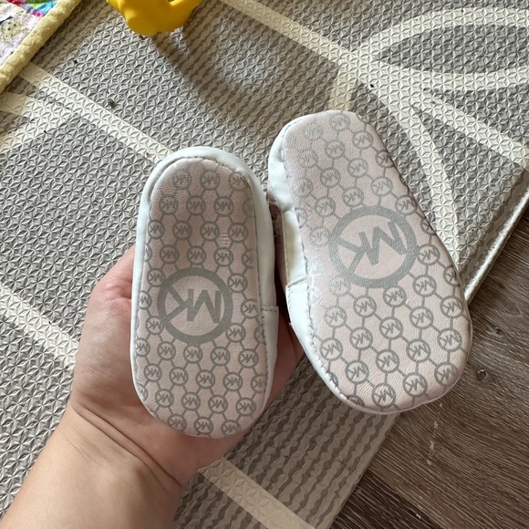 Michael Kors baby shoes - Picture 2 of 4